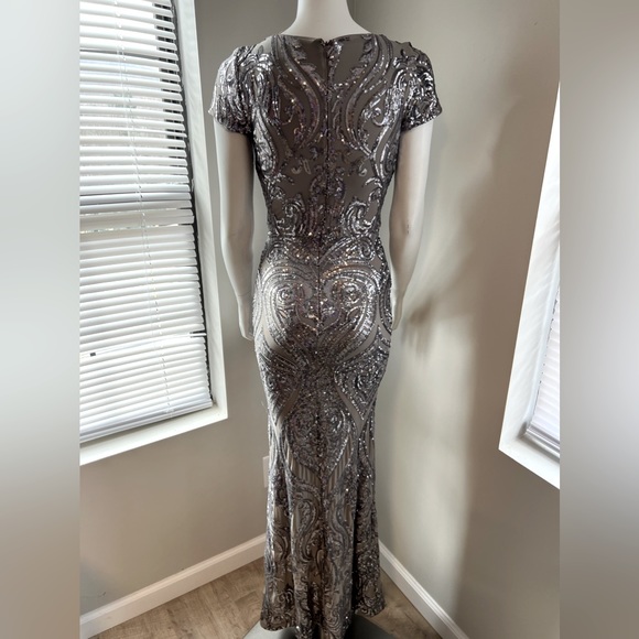 Betsy & Adam floor length fitted sequin formal dress size 2 Holiday Dress - Picture 8 of 9